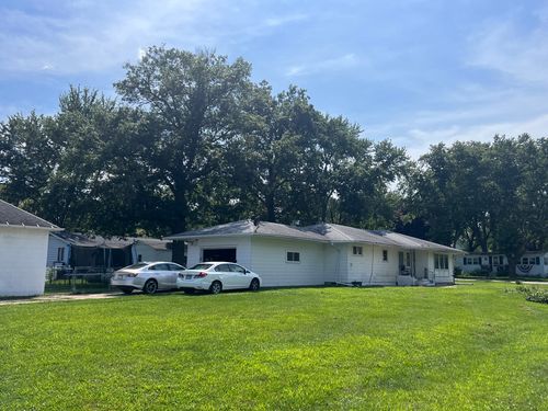 301 Dilks St, Roberts, IL, 60962-8095 | Card Image