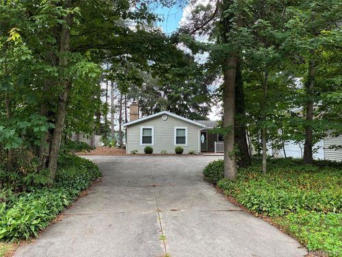 2737 N Lakeview Drive, Jerome Township, MI, 48657 | Card Image