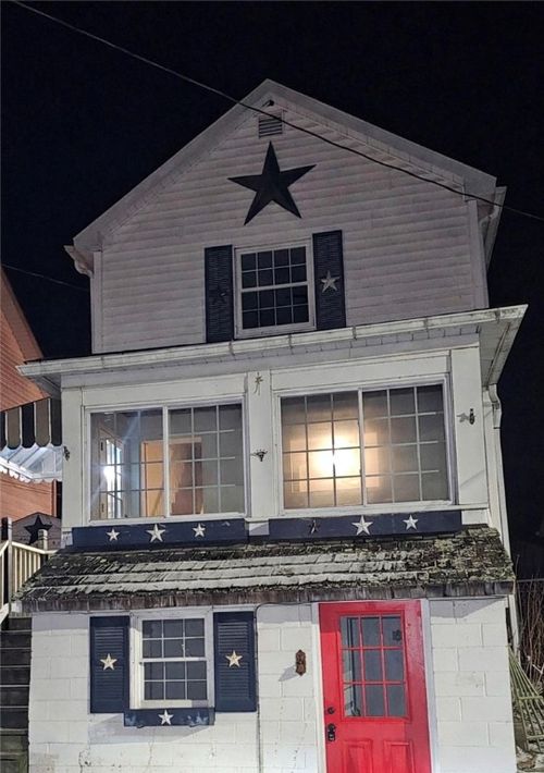 539 Walnut St, Vandergrift, PA, 15690-3403 | Card Image