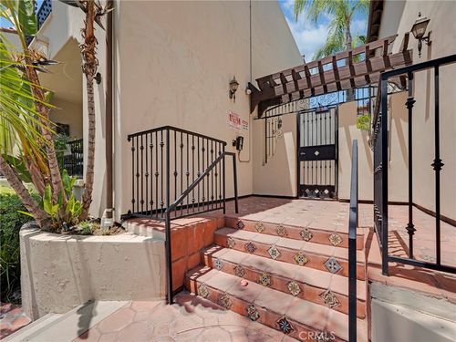 3-5753 White Oak Ave, Encino, CA, 91316-3830 | Card Image
