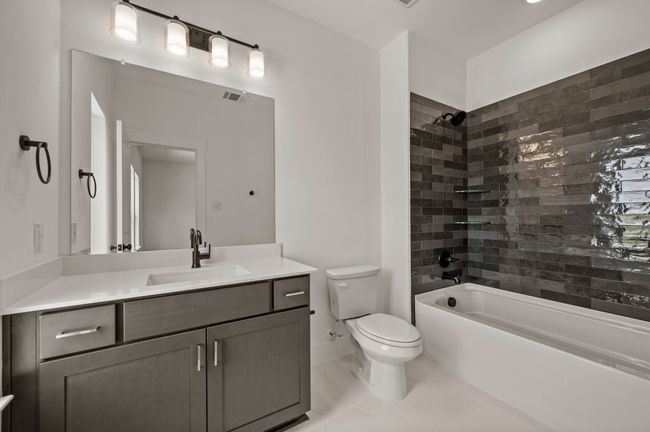 Your guests will love having their own private en suite bath! | Image 16