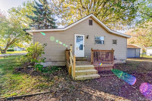 4369 Avenue B, Newport, MI, 48166-9684 | Card Image