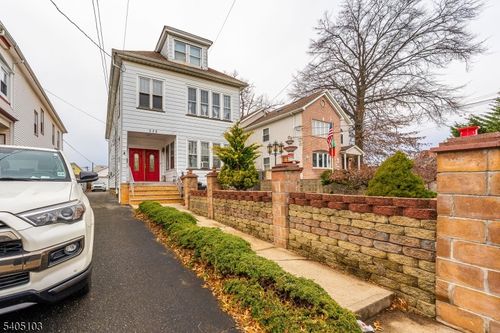 526 W End Ave, Elizabeth, NJ, 07202-1119 | Card Image