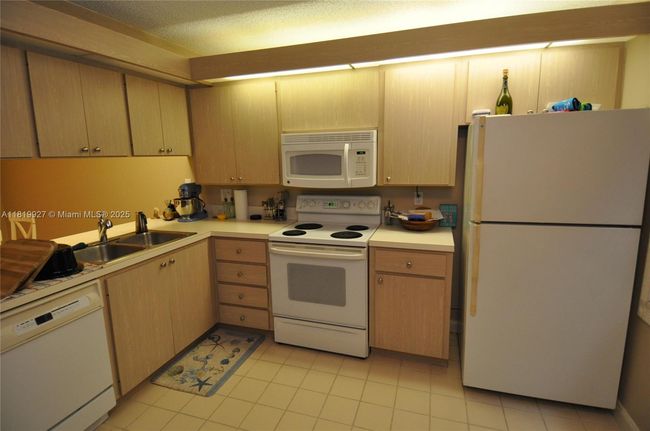 3317 - 3317 Sw Sunset Trace Cir, Townhouse with 2 bedrooms, 3 bathrooms and null parking in Palm City FL | Image 4