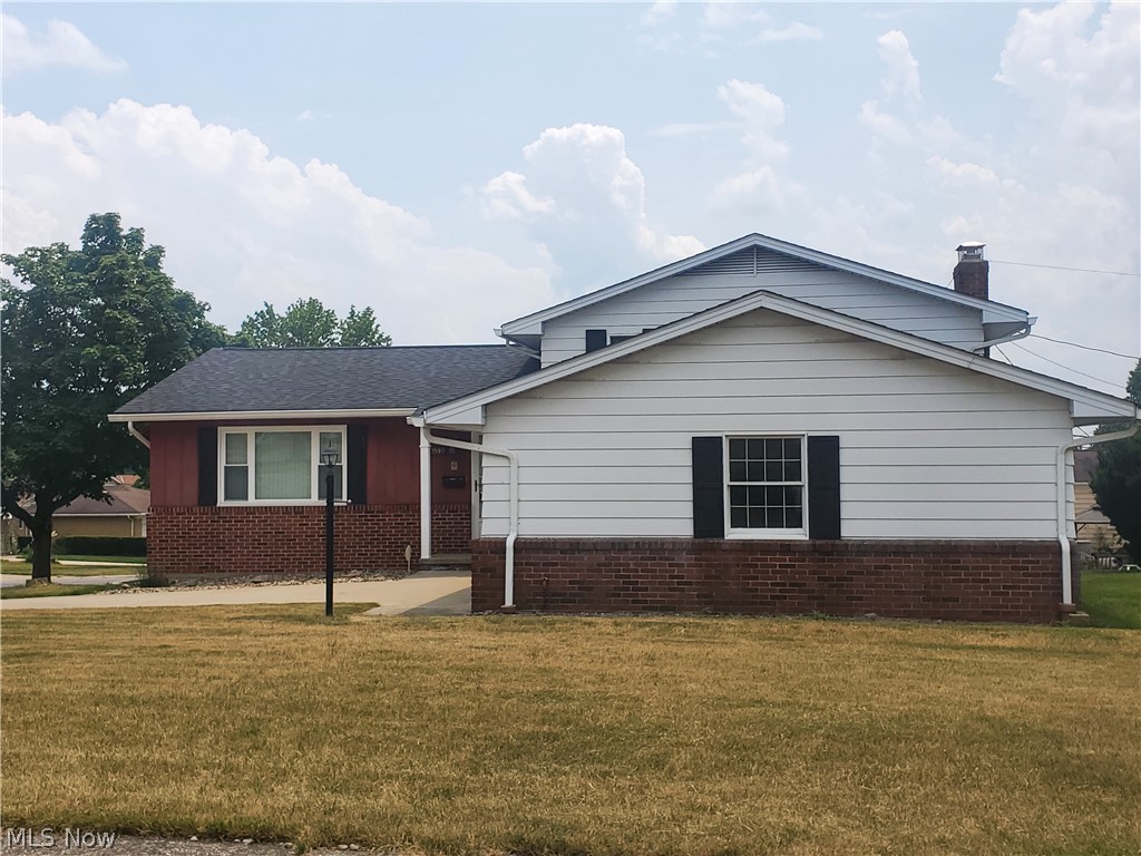 Foxcroft Dr, Cleveland, OH 44125