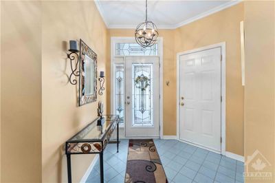 39 Kimberwick Cres, Townhouse with 2 bedrooms, 3 bathrooms and 2 parking in Ottawa ON | Image 3