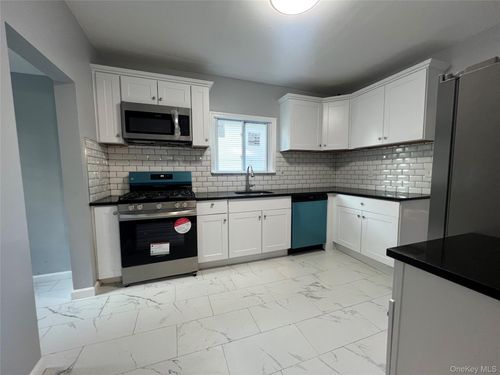 53 Richmond Pl, Middletown, NY, 10940-6326 | Card Image
