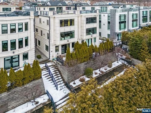 1228 River Rd, Edgewater, NJ, 07020-1423 | Card Image