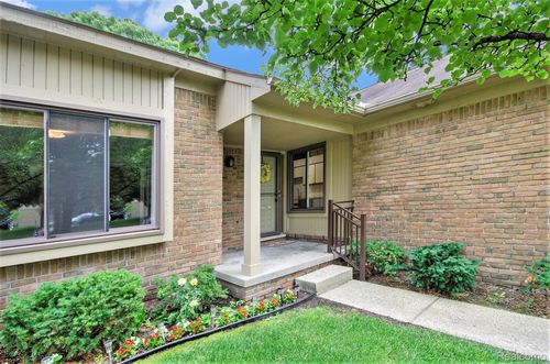 654 Tennyson, Rochester Hills, MI, 48307-4248 | Card Image