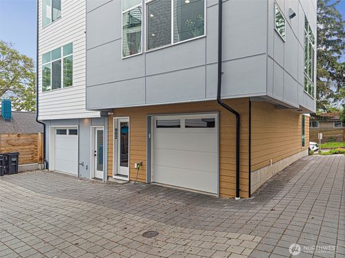 902 N 86th St, Seattle, WA, 98103-3934 | Card Image