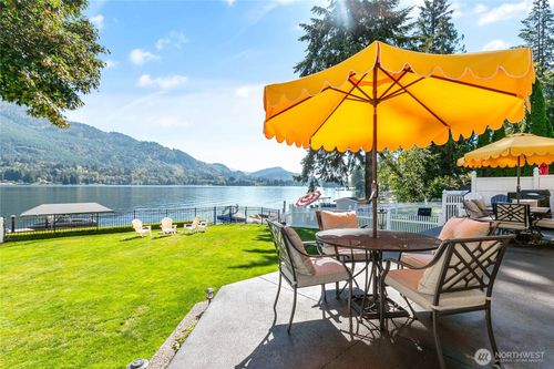 562 W Lake Samish Dr, Bellingham, WA, 98229-9369 | Card Image