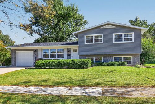 2911 N Dunton Ave, Arlington Heights, IL, 60004-2137 | Card Image