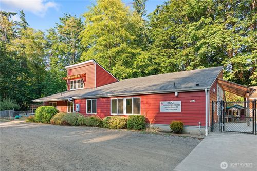 502 Cave Ave Ne, Bainbridge Island, WA, 98110-1941 | Card Image
