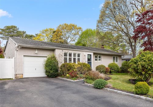 44 Maple Ave, Bellport, NY, 11713-2011 | Card Image