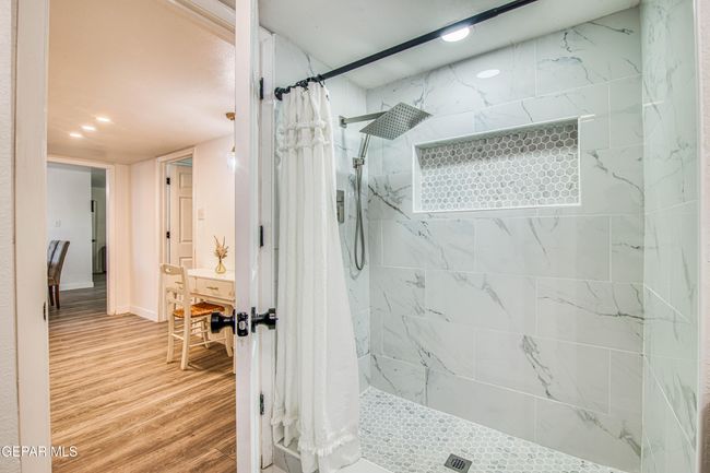 Shower | Image 26