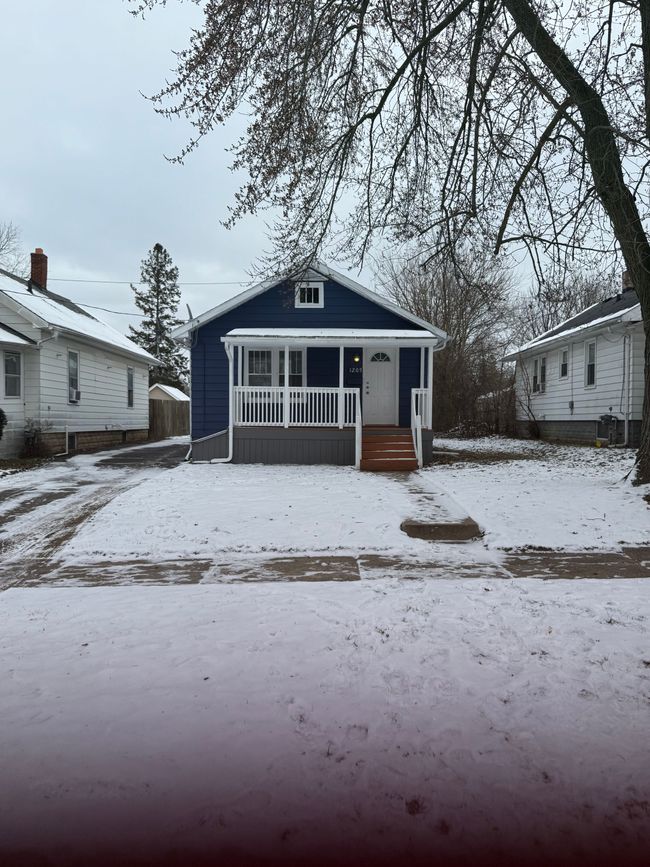 1205 Hughes Ave, House other with 2 bedrooms, 1 bathrooms and null parking in Flint MI | Image 4