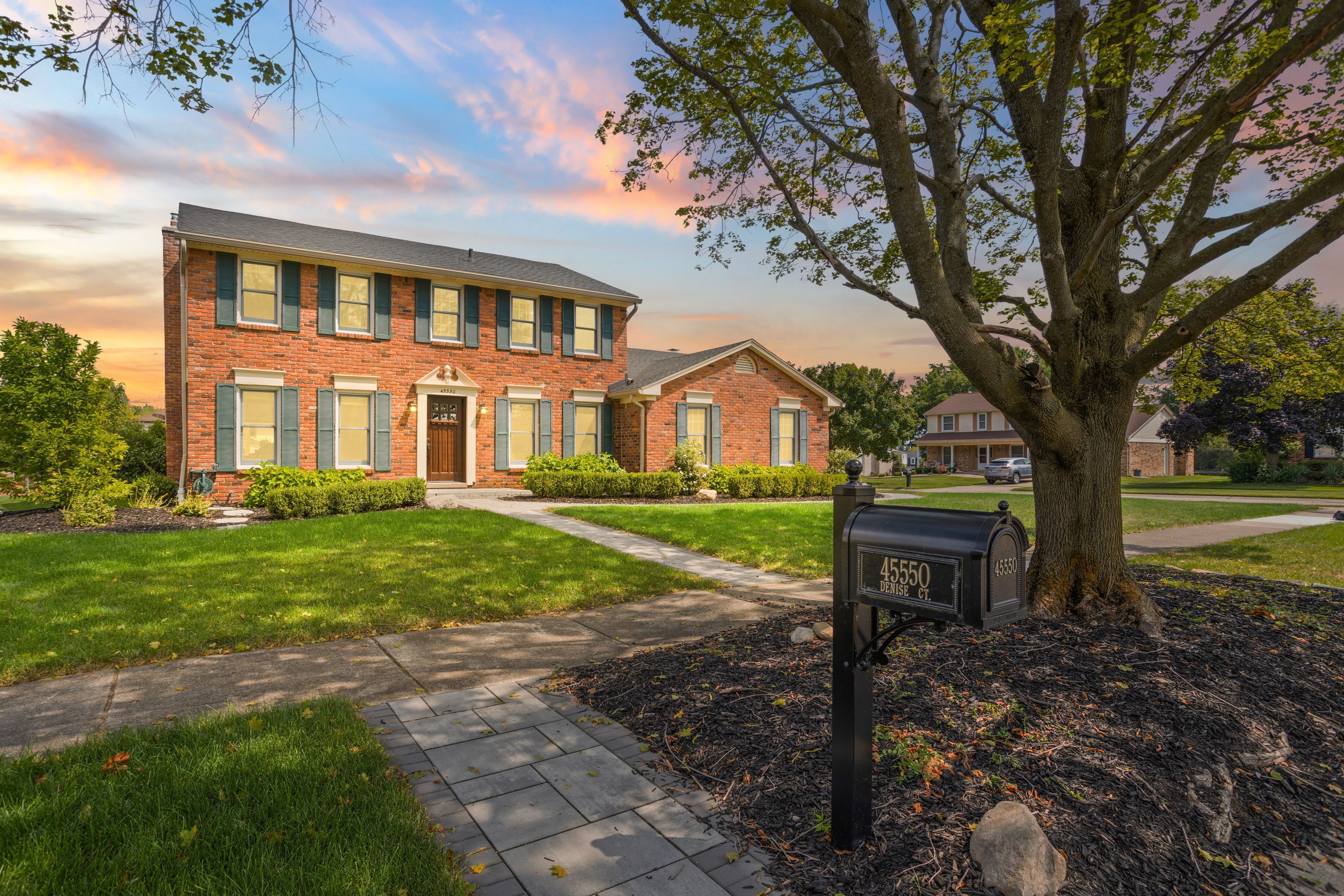 Denise Ct, Plymouth, MI 48170