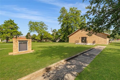 345 West Bell, Rockdale, TX, 76567 | Card Image