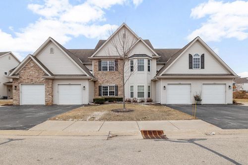 1795 Woodland Way, Slinger, WI, 53086-9060 | Card Image