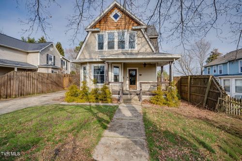 102 W Maple St, Johnson City, TN, 37604-6818 | Card Image