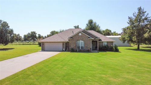 2305 Walnut Dr, Tuttle, OK, 73089-7526 | Card Image