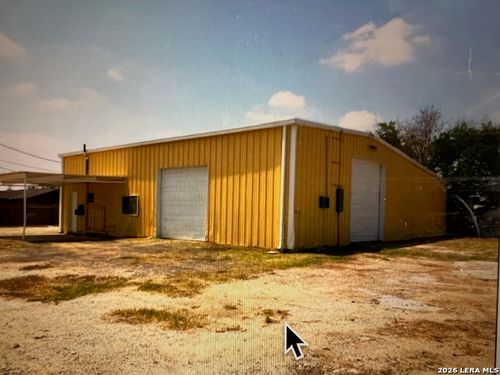 504 N 2nd St, Carrizo Springs, TX, 78834-3228 | Card Image