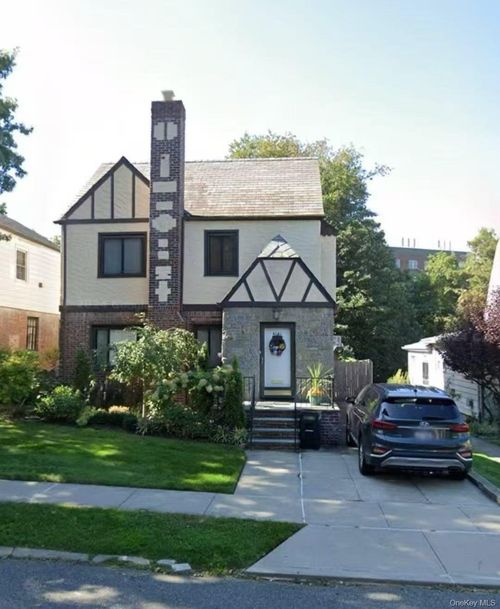 4740 Glenwood St, Little Neck, NY, 11362-1421 | Card Image
