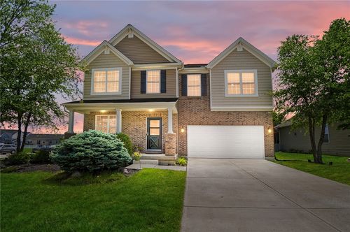 2604 Sunset Maple Dr, Tipp City, OH, 45371-8153 | Card Image