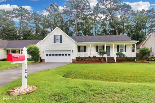 124 Leonard Dr, New Bern, NC, 28560-7949 | Card Image