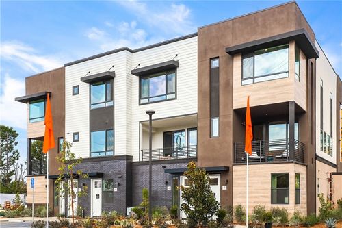 15 Bigsby Dr, Stanton, CA, 90680-4919 | Card Image