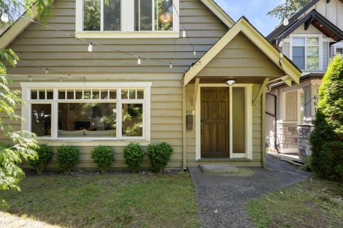 457 W 23rd St, North Vancouver, BC, V7M2B8 | Card Image