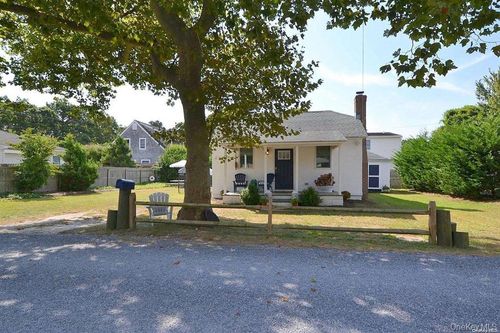 3 Mineola Ct, Hampton Bays, NY, 11946-3416 | Card Image