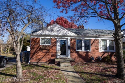 19007 Roscommon St, Harper Woods, MI, 48225-2113 | Card Image