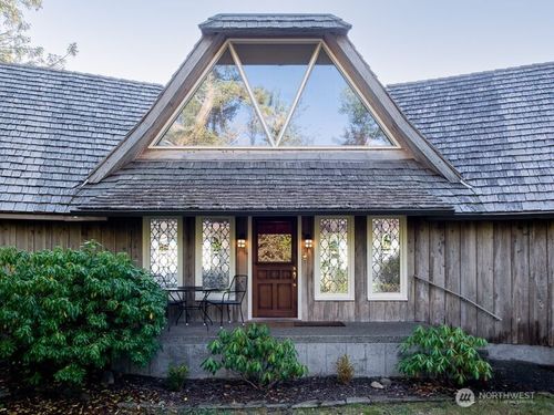 633 State Route 101, Chinook, WA, 98614-1337 | Card Image