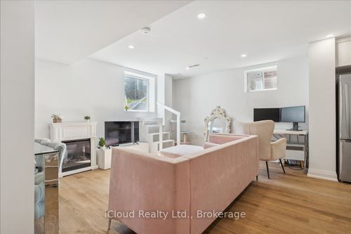 925 Hickory Cres, Milton, ON, L9E1P6 | Card Image
