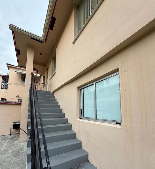 2-1036 Nw 3rd St, Miami, FL, 33128 | Card Image