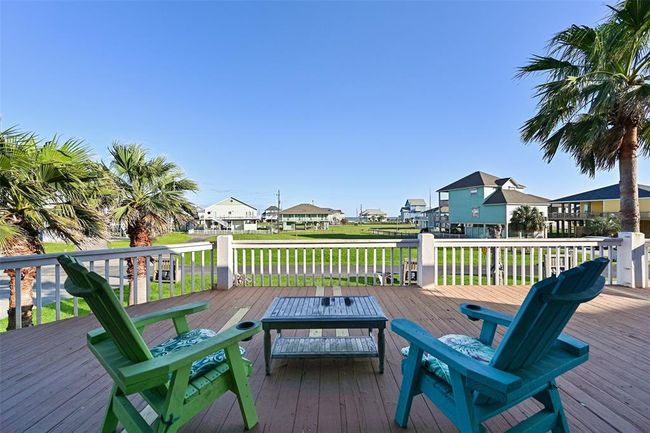 3233 Castle Dr, House other with 3 bedrooms, 2 bathrooms and 1 parking in Crystal Beach TX | Image 24