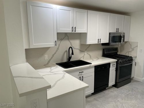 7986 Lisa Dawn Ave, Las Vegas, NV, 89147-5069 | Card Image