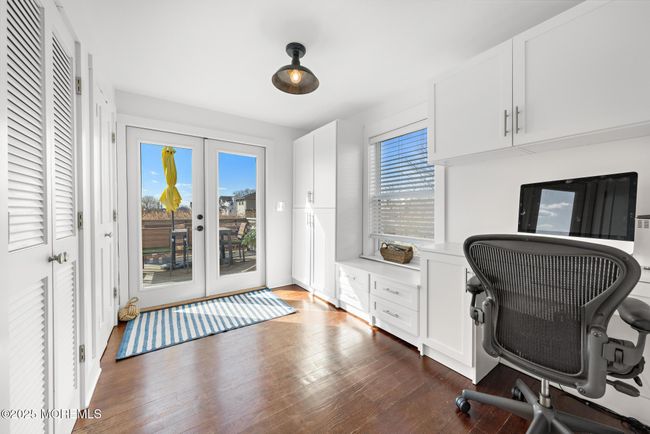 Office with built-ins | Image 41