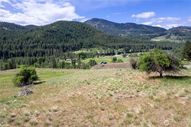 Building bench on 7.33 acres. | Image 8