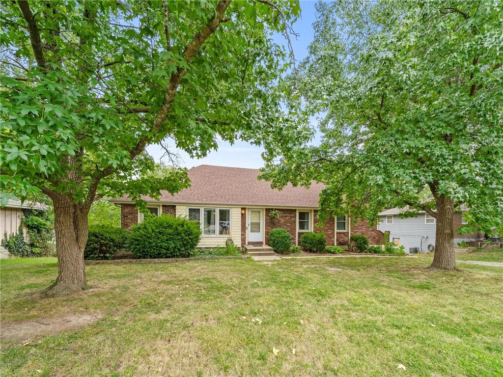 12th St, Oak Grove, MO 64075