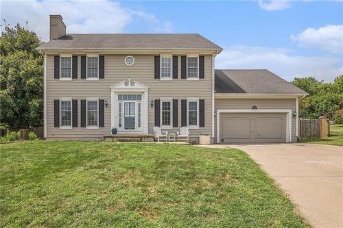 111 Wisteria Ct, Smithville, MO, 64089-8279 | Card Image
