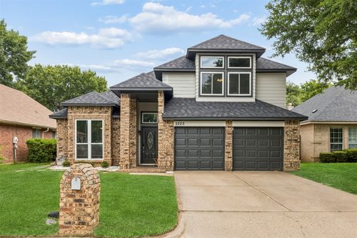 2225 Chapel Downs Dr, Arlington, TX, 76017-4510 | Card Image