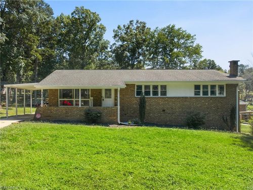 2405 Denver Dr, Greensboro, NC, 27406-6301 | Card Image