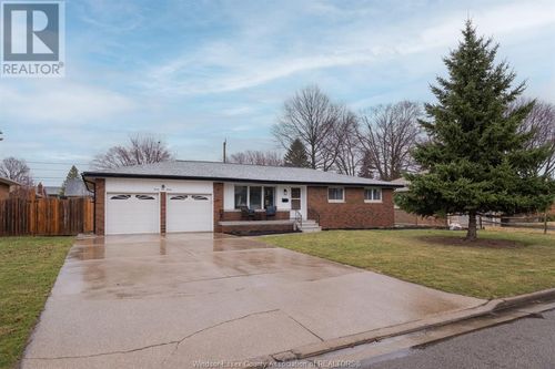 2420 Everts, Windsor, ON, N9E2T7 | Card Image