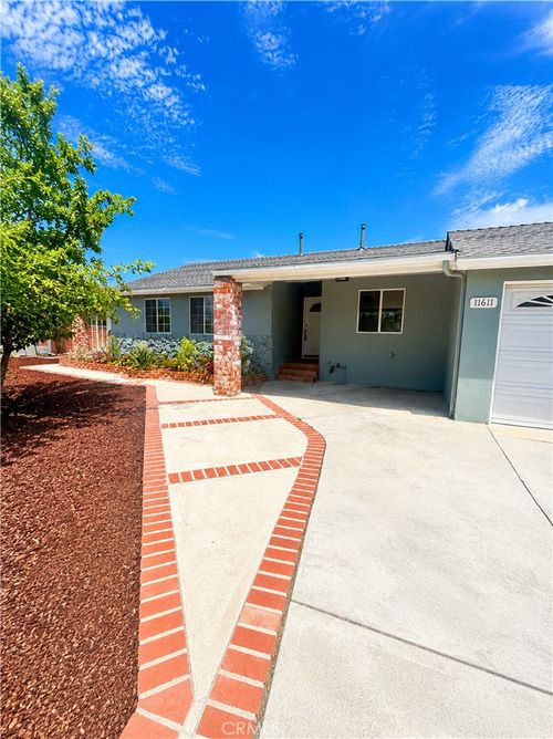 11611 Wixom St, North Hollywood, CA, 91605-2941 | Card Image