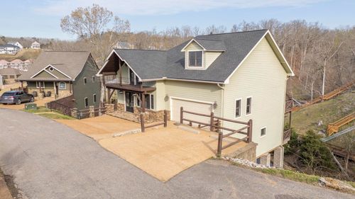 400 Anchor Bay Pt, Savannah, TN, 38372-6224 | Card Image