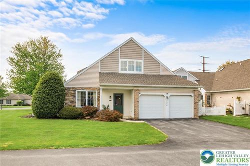 2504 Rolling Green Dr, Macungie, PA, 18062-1469 | Card Image