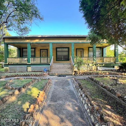 919 N Union St, Natchez, MS, 39120-2807 | Card Image