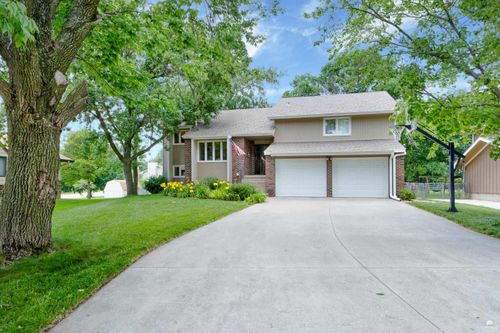 2105 Farmingdale Ct, Manhattan, KS, 66503-2114 | Card Image